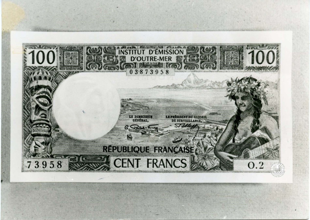 <p>Les photographies de Sylvain ont souvent été utilisées pour réaliser des timbres et, comme ici, des billets de banque</p>